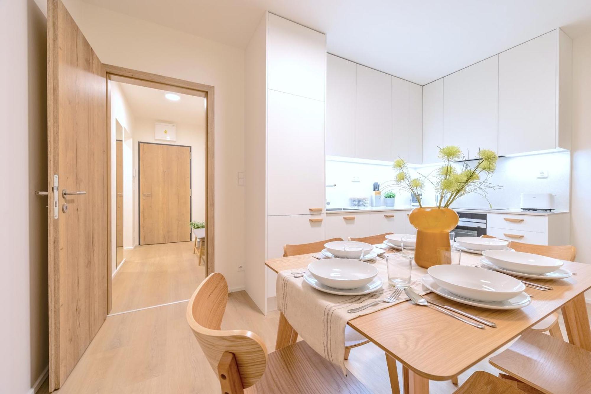 Bright 2Br - 5Th Floor, Balcony, Free Parking By Gravity Prague Praga Exterior foto