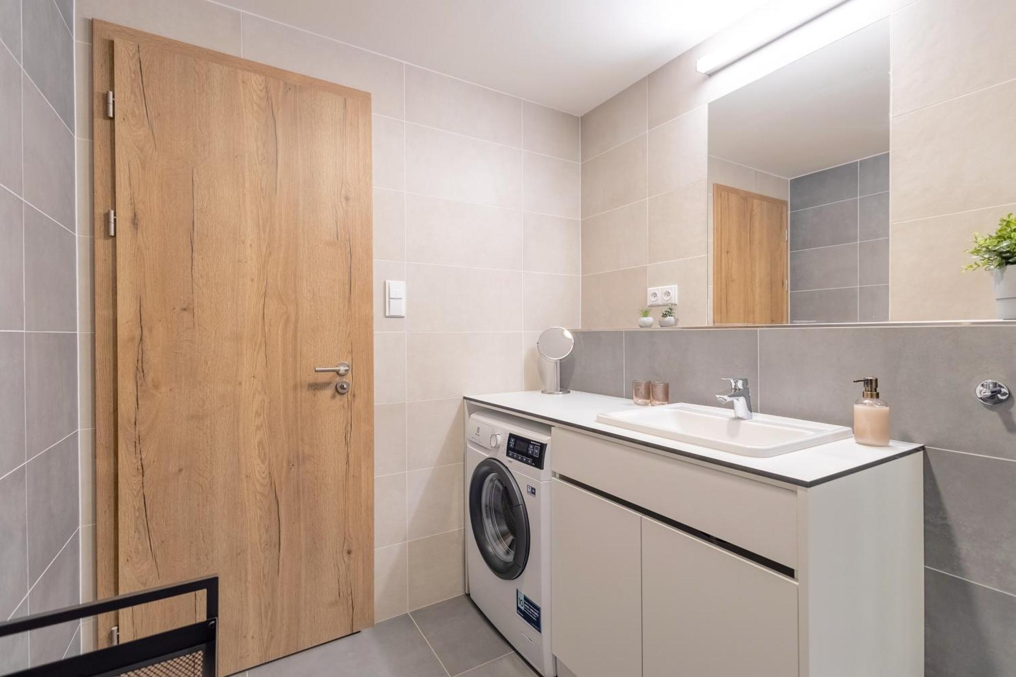 Bright 2Br - 5Th Floor, Balcony, Free Parking By Gravity Prague Praga Exterior foto